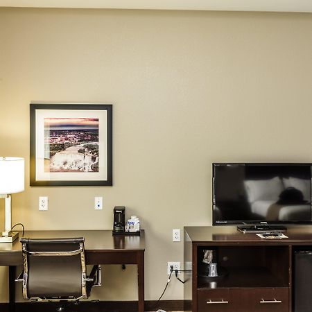 Holiday Inn Express & Suites Cheektowaga North East By Ihg Exterior photo