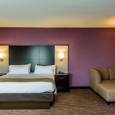 Holiday Inn Express & Suites Cheektowaga North East By Ihg Exterior photo