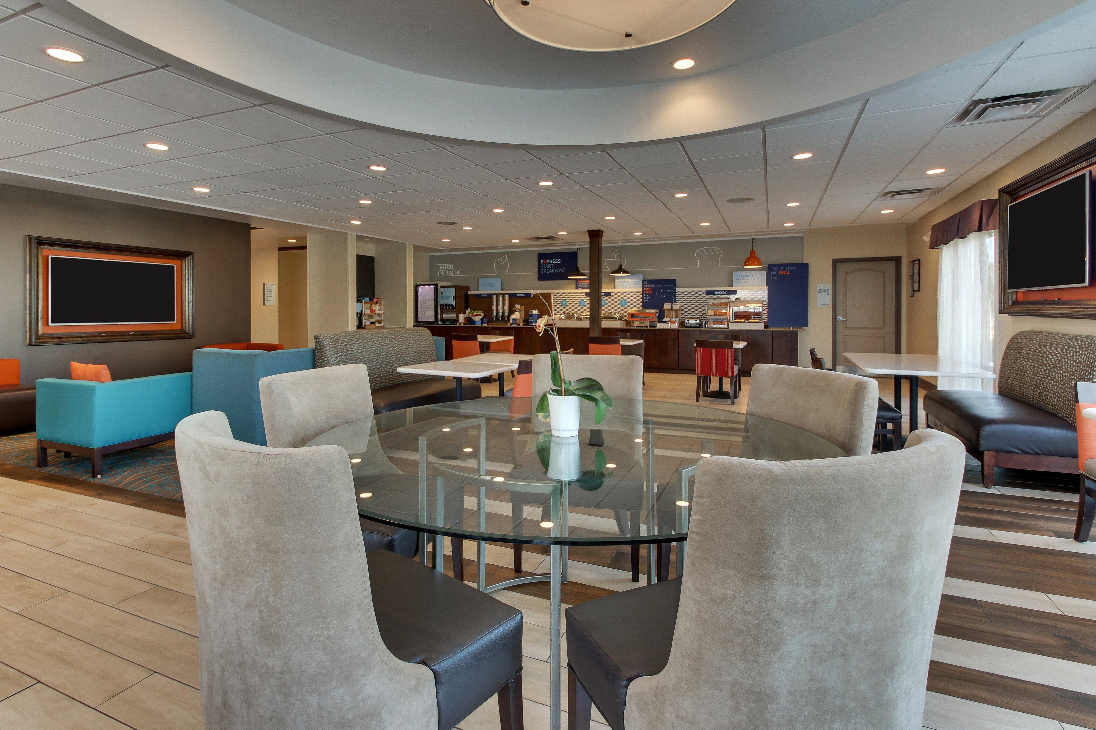 Holiday Inn Express & Suites Cheektowaga North East By Ihg Exterior photo